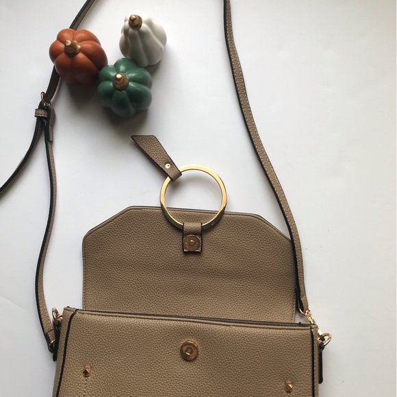 Mellow World crossbody purse vegan leather. - Picture 4 of 11